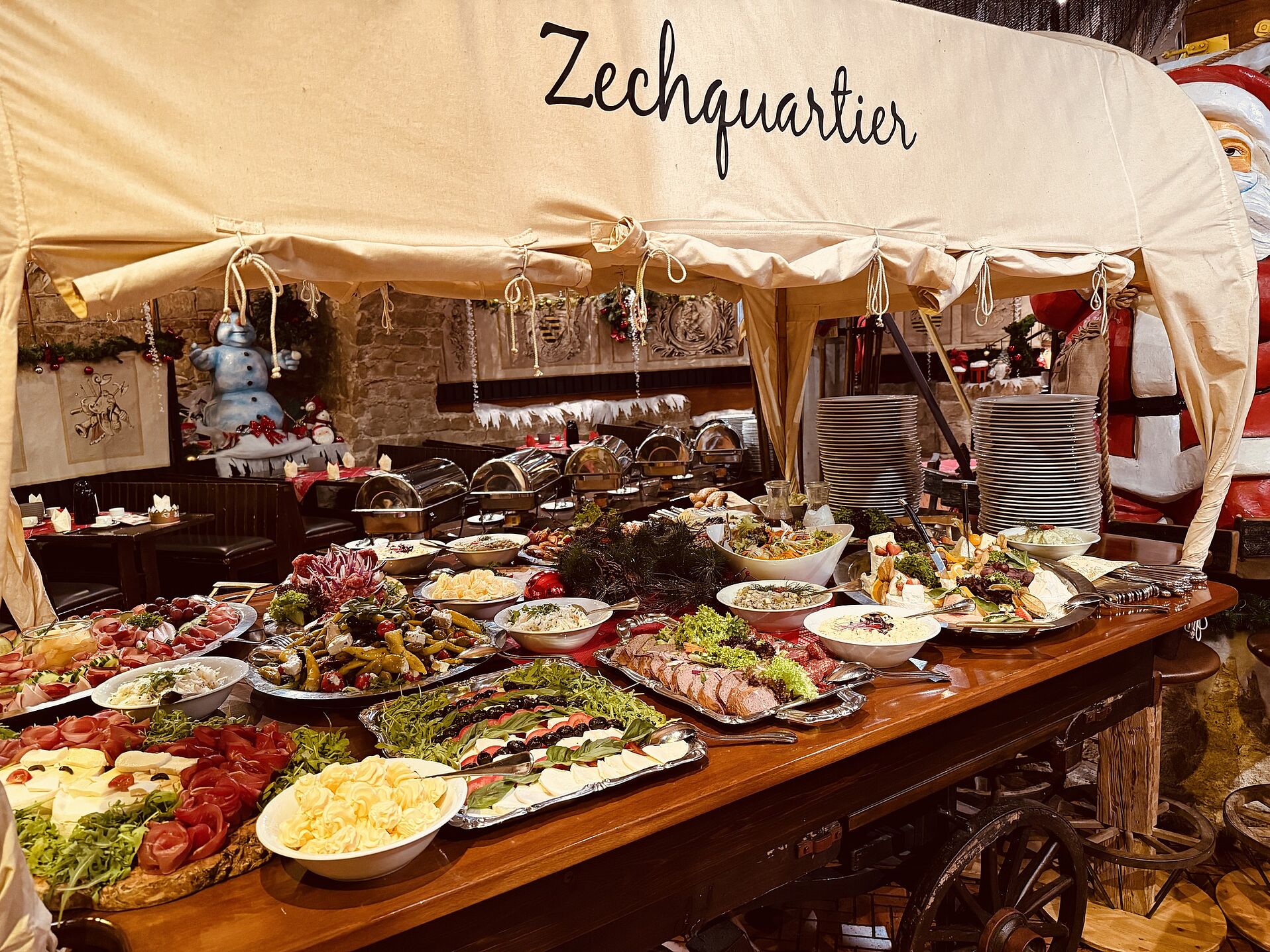 Weihnachtsbuffet „Pulverturmschlemmerei" Weihnachtsbuffet „Pulverturmschlemmerei"